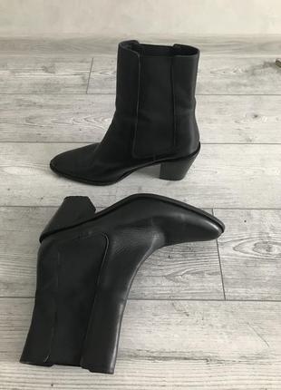 Стильные кожаные ботильоны zara