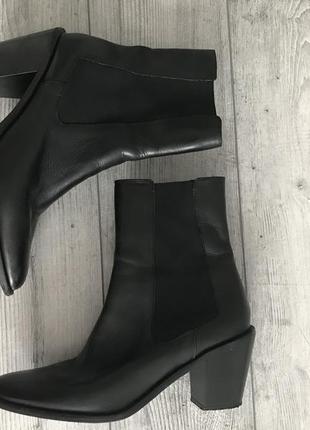 Стильные кожаные ботильоны zara