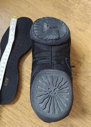 Сникеры для танцев