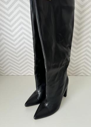Жіночі чоботи на підборах