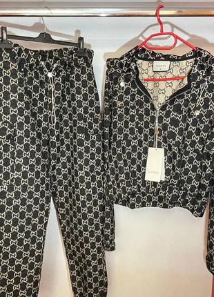 Женский костюм (новый)