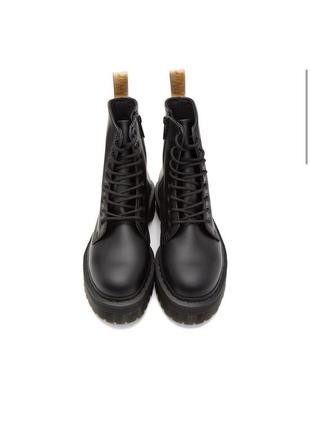 Черевики dr. martens
 25310001 Hedi Slimanes first silhouette for Celine gets a makeover this spring