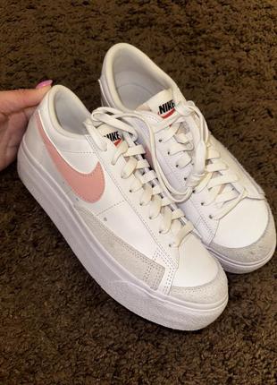 Білі осінні кеди nike blazer low platform