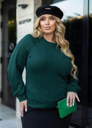 Однотонний жіночий в'язаний светр батал