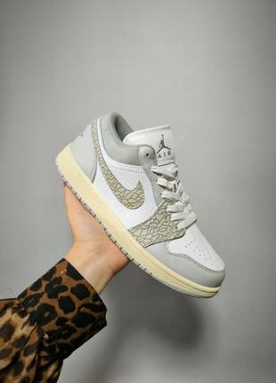 Женские кроссовки nike air jordan 1 low elethant print v / smb