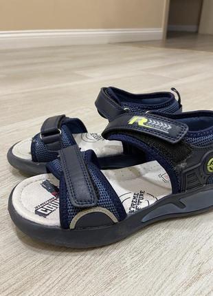 Сандалии на мальчика