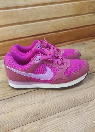 Кроссовки розовые спортивные wmns nike md runner 629635