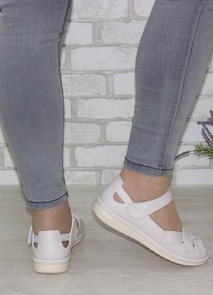 Жіночі літні туфлі бежевого кольору на липучці беж4 фото
