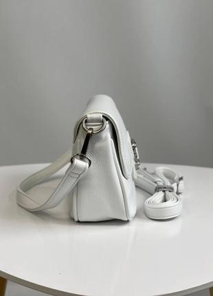 Жіноча біла сумка крос-боді на плече з екошкіри італійського бренду gildatohetti.5 фото