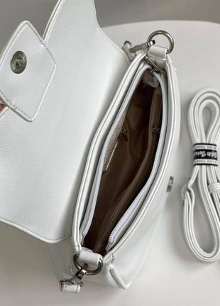 Жіноча біла сумка крос-боді на плече з екошкіри італійського бренду gildatohetti.4 фото
