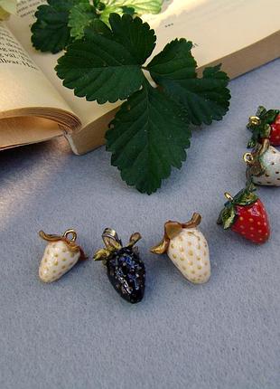 Кулон полуничка