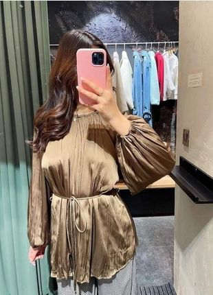 Атласна блуза zara з ефектом пліссе m-l