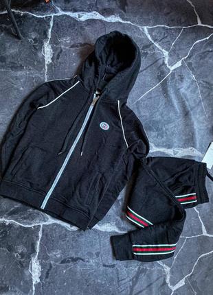 Костюм в стилі gucci