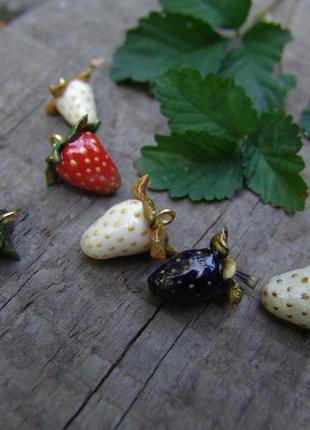 Кулон полуничка