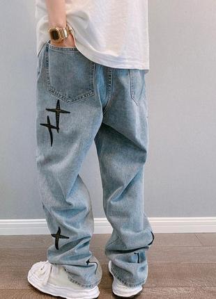 Мужские джинсы с принтом