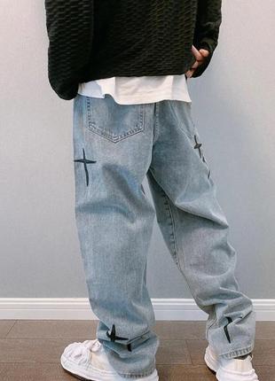 Мужские джинсы с принтом