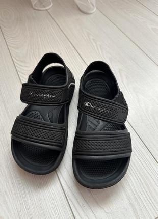 Дитячі сандалі