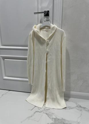 Длинная молочно-белая кофта