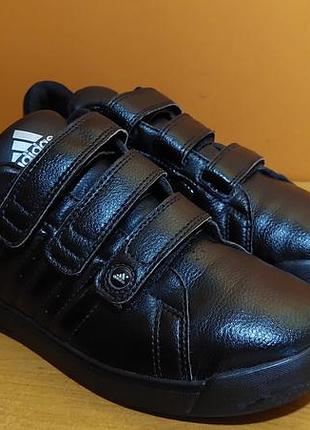 Фирменные кроссовки adidas