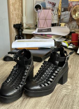 Босоножки topshop кожаные на каблуке