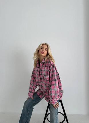 Женская рубашка в клетку свободного кроя, в розовом цвете