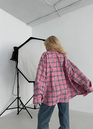 Женская рубашка в клетку свободного кроя, в розовом цвете