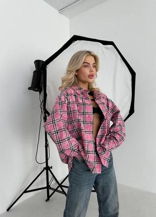Женская рубашка в клетку свободного кроя, в розовом цвете