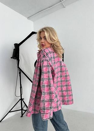 Женская рубашка в клетку свободного кроя, в розовом цвете