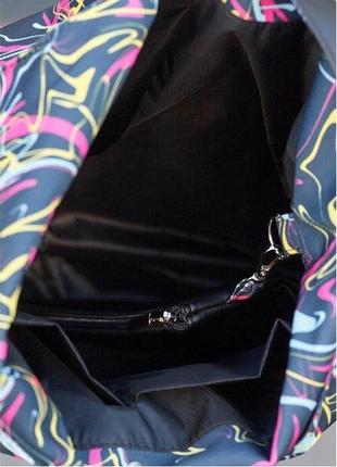 Жіноча сумка велика хобо на плече стильна з принтом 7532007106 фото