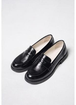 Туфли лоферы лаковые женские низкий ход черные кожаные v7-mer-02ch