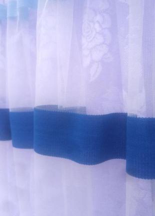 Готовая короткая занавеска тюль аркой на фатине в полоску до подоконника, синий с...