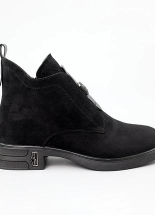 Стильні демісезонні жіночі черевики чорні замшеві на низькому підборі,з замком,жіноче взуття на осінь