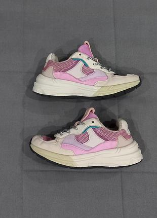Кроссовки на девочку zara