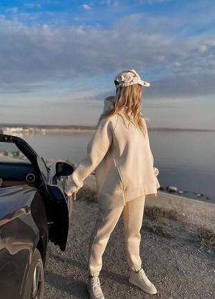 Бежевий молочний жіночий спортивний костюм на флісі жіночий флісовий костюм жіночий прогулянковий повсякденний костюм штани худі7 фото