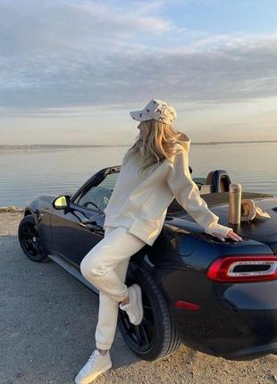 Бежевий молочний жіночий спортивний костюм на флісі жіночий флісовий костюм жіночий прогулянковий повсякденний костюм штани худі6 фото