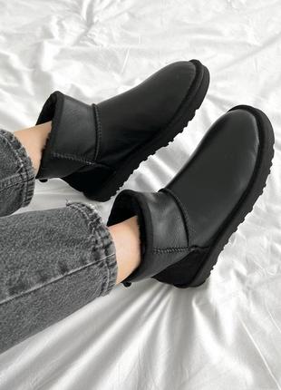Жіночі уггі ugg mini black leather міні чорного кольору