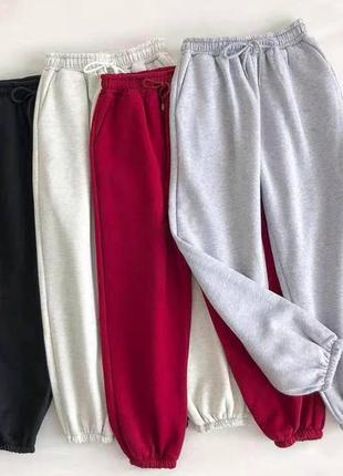 Теплі джогери 
➡️розміри: 42-44, 44-46, 46-50
➡️тканина: трьохнитка на флісі
➡️кольори: сірий, чорний, білий меланж, червоний.2 фото