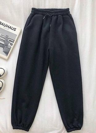 Теплі джогери 
➡️розміри: 42-44, 44-46, 46-50
➡️тканина: трьохнитка на флісі
➡️кольори: сірий, чорний, білий меланж, червоний.6 фото