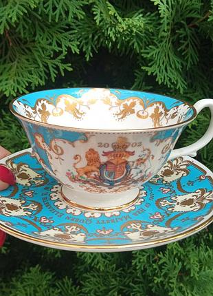 Чашка  коллекционная , выпущена к юбилею qween elizabeth 50лет правления представлена  в музее в лондоне.нова,