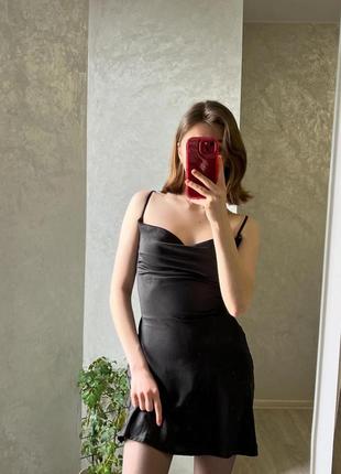 Атласна сукня