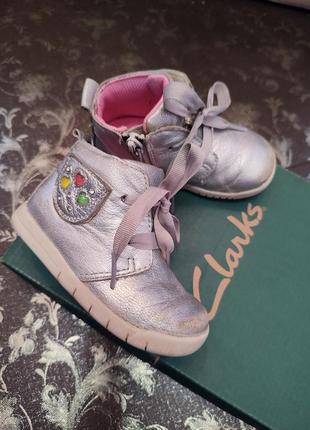 Clarks ботіночки для девочки 20-21 20,5 12-12,5 стопа 13 см кросівки кеди кросовки высокие ботиночки кроссовки кеды ботинки тапочки ботінки кларкс