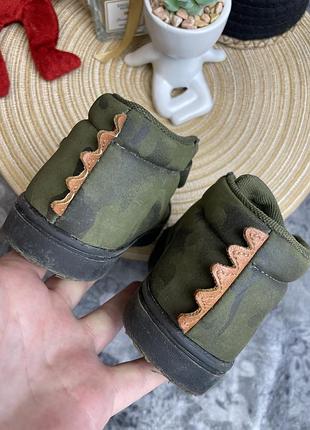 1+1=3 🦖 мілітарі кросівки кеди динозаври на липучках primark 27 17 см зелені