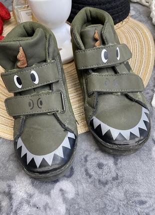 1+1=3 🦖 мілітарі кросівки кеди динозаври на липучках primark 27 17 см зелені