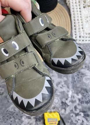1+1=3 🦖 мілітарі кросівки кеди динозаври на липучках primark 27 17 см зелені