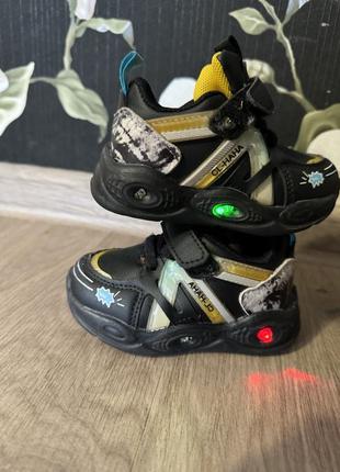 Дитячі кросівки 19 р.