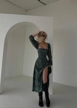 Роскошное женское легкое длинное платье с разрезом в цветочный принт5 фото