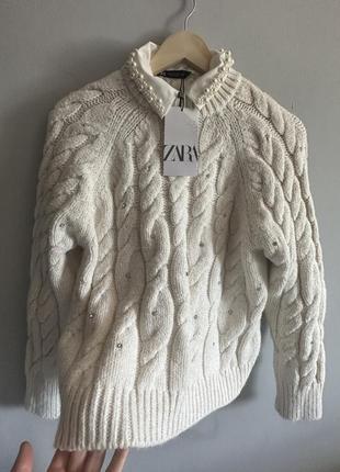 Крутой свитерик со стразами от zara