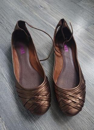 Кожаные туфли балетки с ремешком р.382 фото
