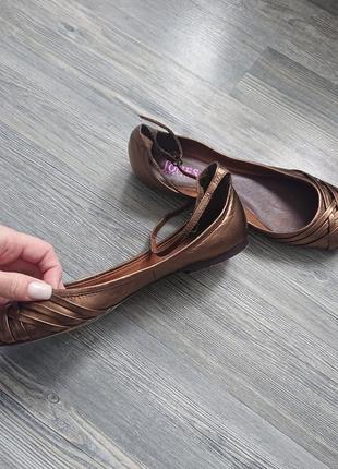 Кожаные туфли балетки с ремешком р.387 фото