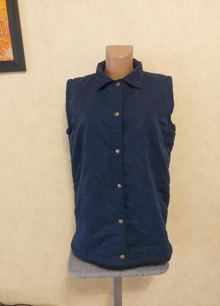 Женская стеганая жилетка на кнопках m